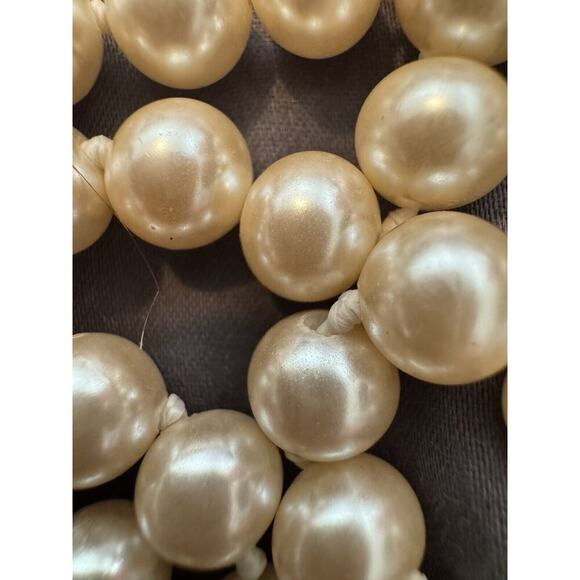 -NECKLACE Faux Pearls Creamy Color 19” Long Very Pretty - Picture 12 of 15